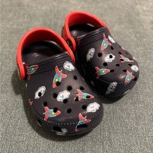 Toddler crocs